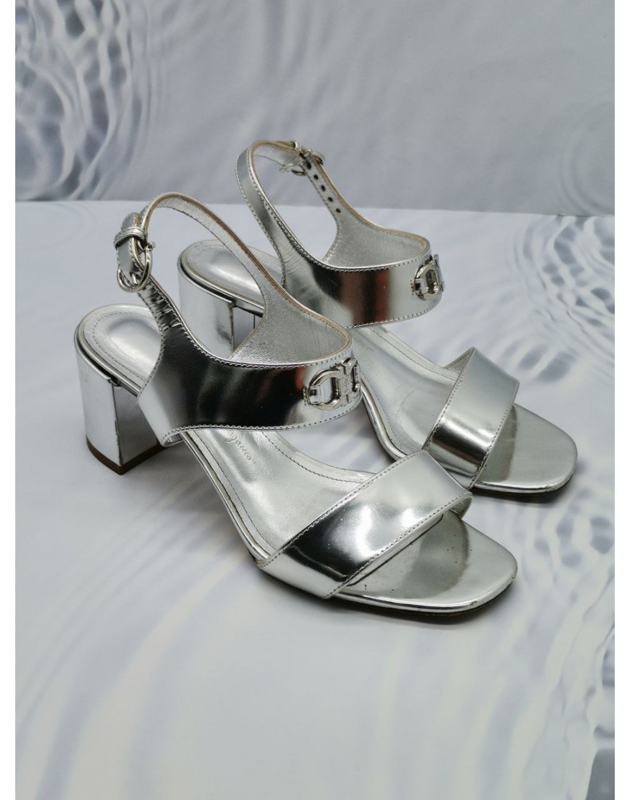 Ferragamo sandals sale hotsell